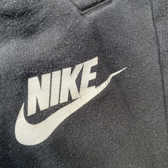 Nike Joggers - Picture 2 of 3